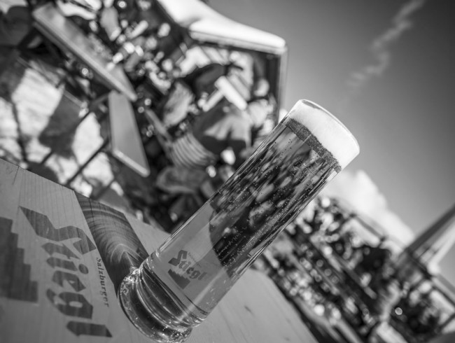 Frisch gezapftes Bier auf der Sonnenterrasse - Ansitz - Die Skihütte direkt an der Bergstation Achterjet in Flachau