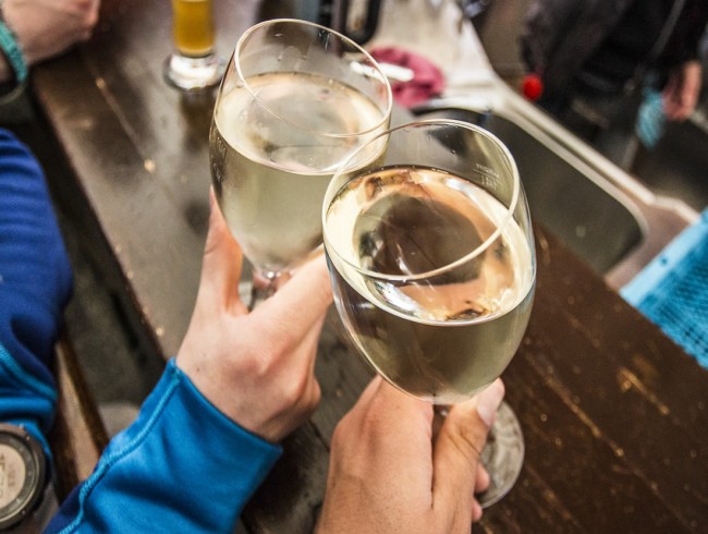 glass of wine in the Ötzibar in Flachau